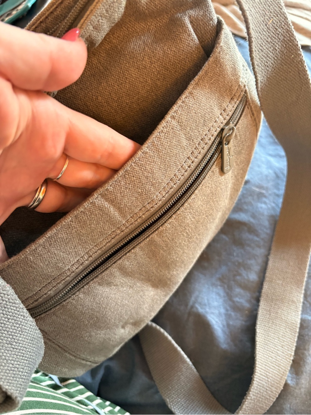 thirty-one Grey Canvas Crossbody with Branded Zipper - Picture 5 of 7